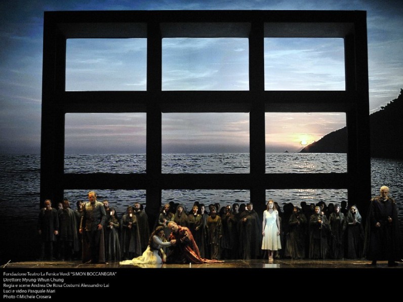 Final Simon Boccanegra, Teatro La Fenice,producció d'Andrea De Rosa Foto Michele Crosera
