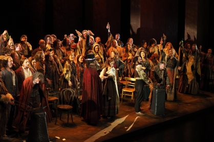 Cor de l'acte 20n de Il Trovatore, p`roducció de Joan Enton Rechi Fotografia gentilesa del departament de premsa del Liceu -®A Bofill